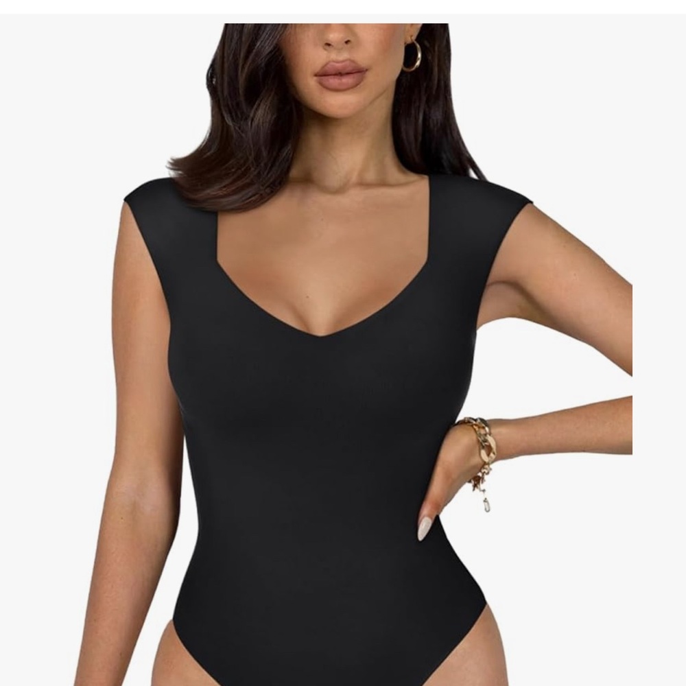 Reoria Classic Black Sleeveless Bodysuit